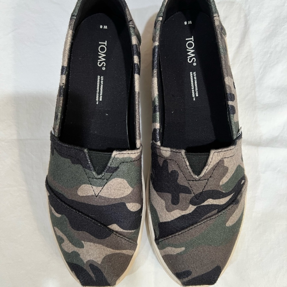 Tom's shoes size 8